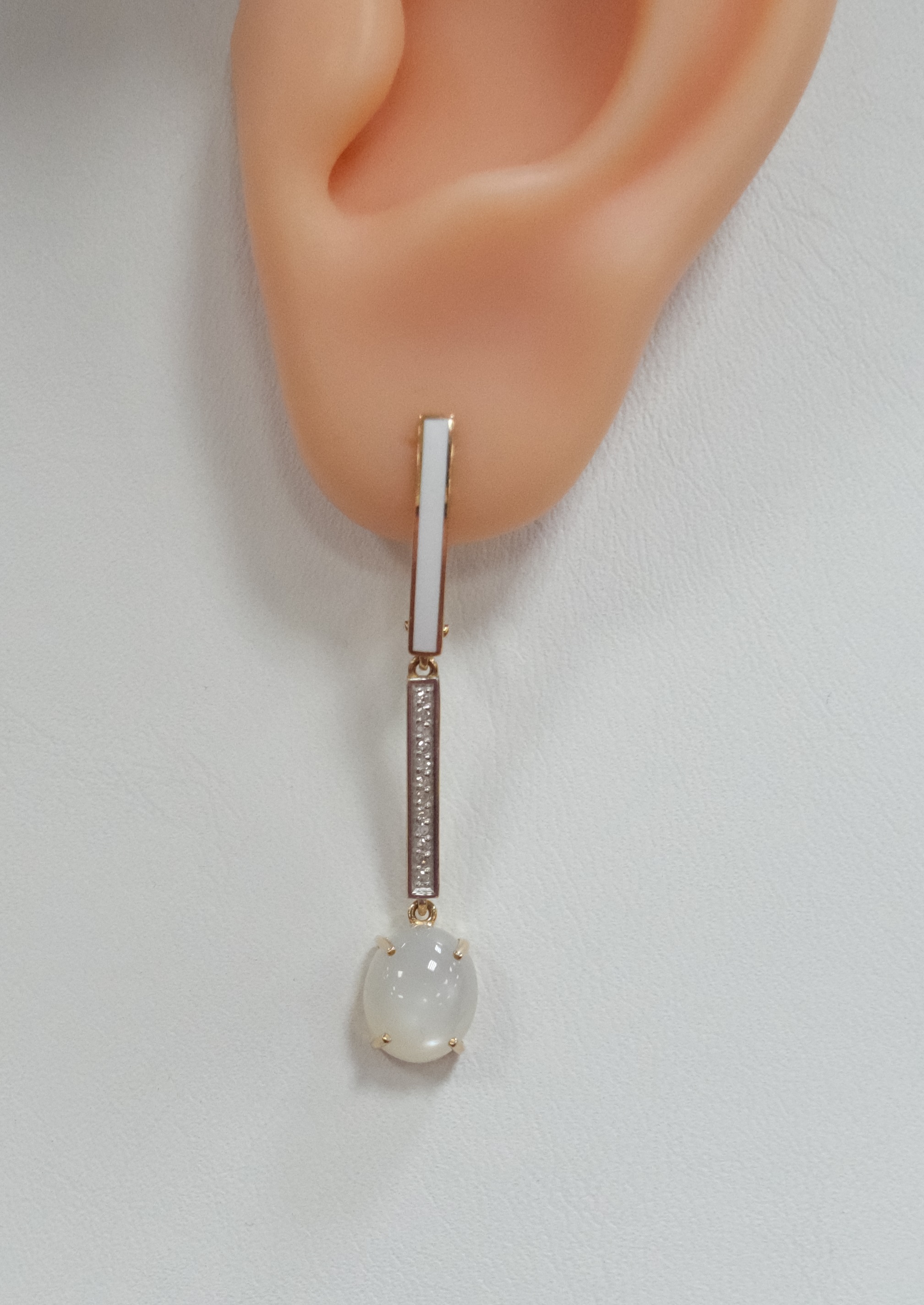 Серьги из золота с лунными камнями
